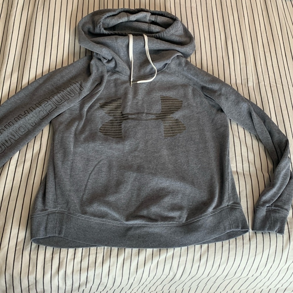 Gray women’s Under Armor scoop neck hoodie size medium